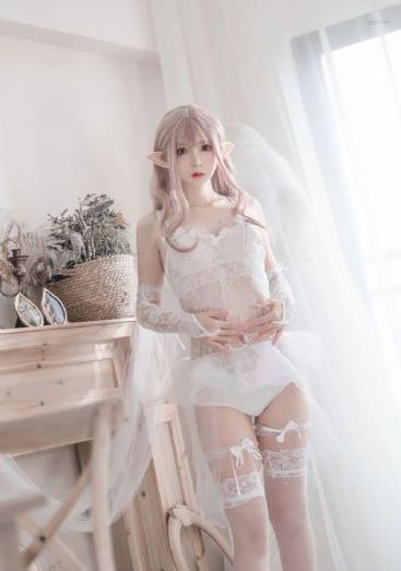 漂亮女客栈_十万网红美女美酱